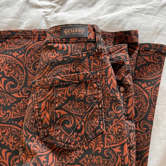 Adorable and very flattering jeans - Picture 5 of 5